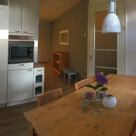 Licht En Ruim Nabij Nijmegen. Apartamento